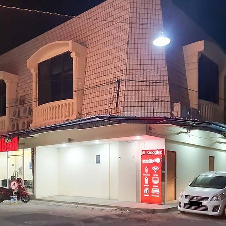 Reddoorz At Mayjen Sungkono Surabaya Eksteriør billede