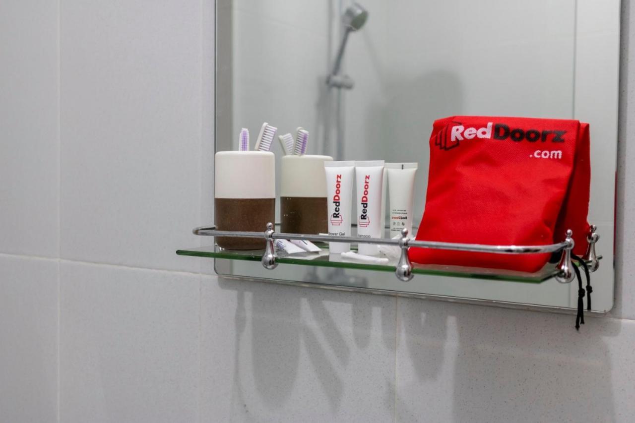 Reddoorz At Mayjen Sungkono Surabaya Eksteriør billede